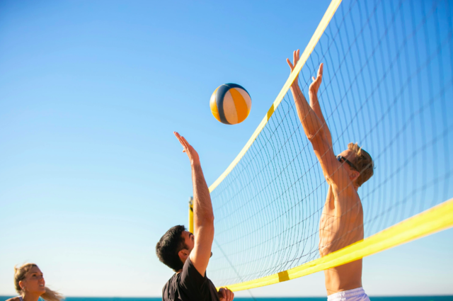 Der Wienerwald Beach Cup macht am 15. August mit einem Mixed-Beachvolleyballturnier Station am Wienerwaldsee in Tullnerbach. | Foto: Symbolbild: Canva