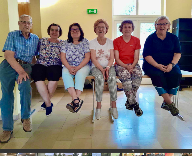 Ein bewährtes Team um Veronika Rottal-Diener (rechts) arbeitet den Sommer über an der Organisation des Pfarrflohmarkts. | Foto: Veronika Rottal-Diener