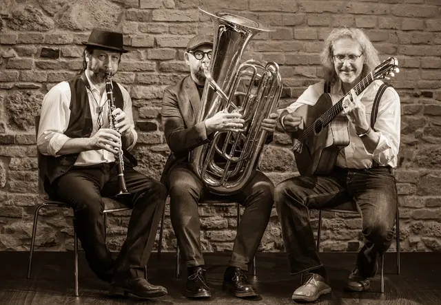 Andreas Lindenbauer, Joe Pinkl und Joachim Csaikl servieren Dixie, Blues- &amp; Swing-Musik der 1920er und 30er-Jahre | Foto: www.thecottonclub.at