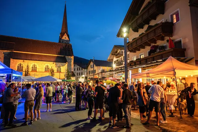 Rund uman Brunn, Dorfplatz Bruck | Foto: Tourismusverband Bruck Fusch | Großglockner/Ben Huber