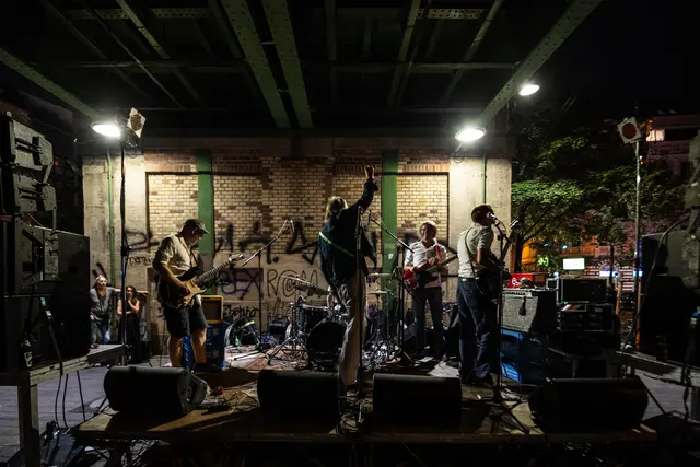 Die vier Open-Air-Bühnen vor dem Chelsea, dem Club Lucia, dem B72 und dem rhiz sind die Hauptattraktionen des Gürtel Nightwalk. | Foto: M. Nachtschatt