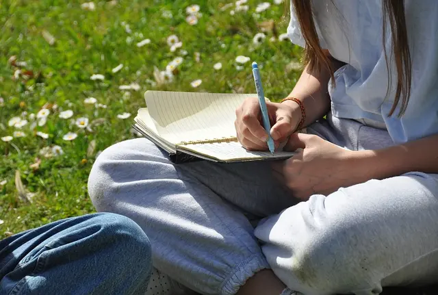In der Stadtbibliothek Leibnitz wird Fantasie zum Abenteuer: Junge Schreibtalente erfinden Geschichten, tauschen Ideen aus und bringen sie zu Papier.