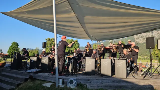 Das Lech Groove Orchestra sorgt - wie schon hier im SchloßBrauHaus Schwangau - am 6. September am Heiterwanger See für einen sommerlichen Abend voller Swing, Jazz und Big-Band-Sound. | Foto: © by Lech Groove Orchestra / Elias Wassermann-Kopeinig