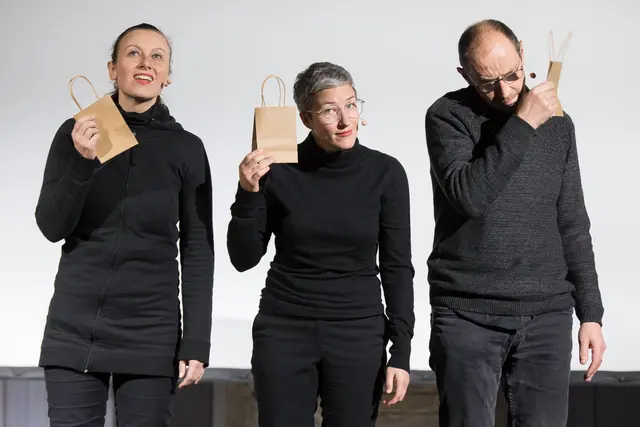Das Theaterstück dreht sich um Lebenswirklichkeiten älterer Menschen und ihren Angehörigen.  | Foto: SOG Theater