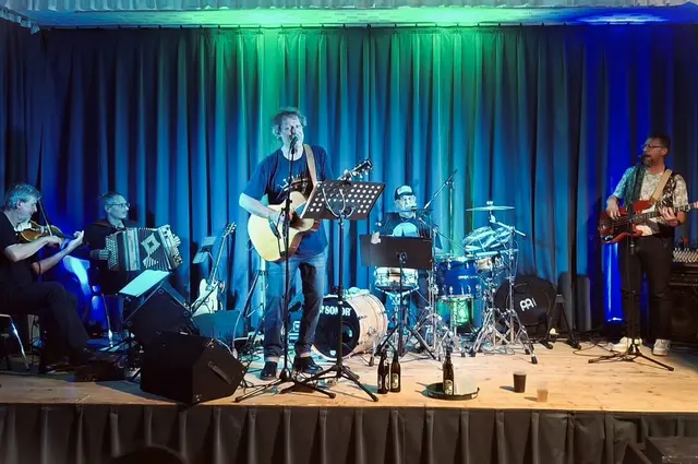 Die neu formierte Mundart-Band beweist, dass Dialektmusik weit mehr sein kann als bloße Bierzelt-Unterhaltung. | Foto: ReSt-Fett'n