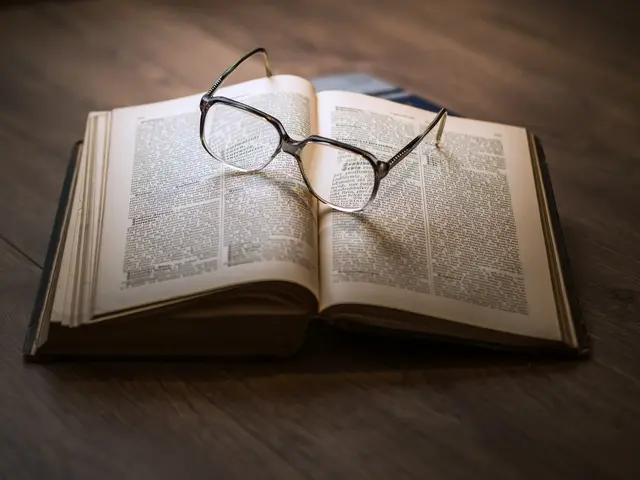 Die Literaturblüten laden einmal im Monat ins Mehrgenerationenhaus Waltendorf, wo zu einem bestimmten Thema Texte vorgetragen werden. | Foto: Pixabay