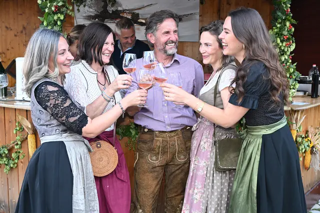 Gemütliche Atmosphäre, gute Weine und beste Unterhaltung – das verspricht der Tullner Weinherbst von Donnerstag, 17., bis Samstag, 19. September, am Nibelungenplatz. | Foto: Stadtgemeinde Tulln