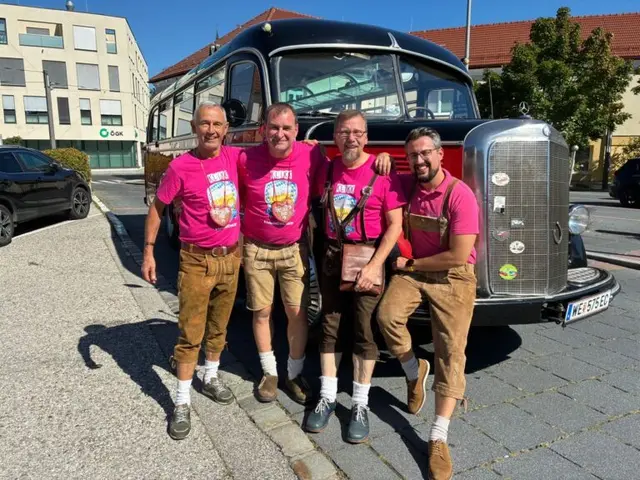Ab 10.30 Uhr wird am Marktplatz beim Eurospar nach dem Motto "Tracht, Musik und Genuss" gefeiert. Der Eintritt ist frei. | Foto: KLIKK
