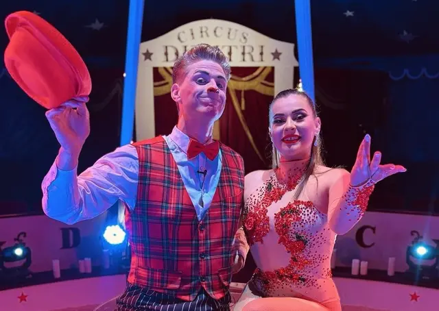 Clown Leon und Zirkusprinzessin Tessa Zavatta freuen sich, ihre Gäste in einer der Vorstellungen im Cirkus Dimitri begrüßen zu dürfen. | Foto: Circus Dimitri