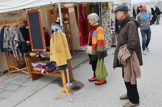 Das Biofest mit Kunsthandwerksmarkt am Hauptplatz in Stainz lädt zum Stöbern, Genießen und Verweilen ein. | Foto: Gerhard Langmann
