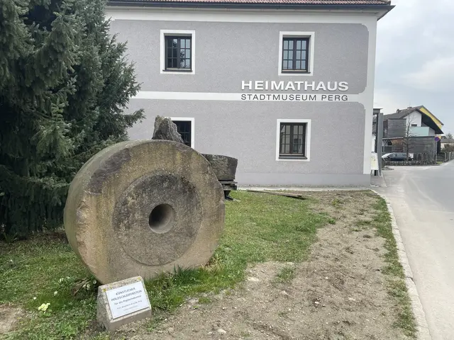 Mühlstein vor dem Perger Heimathaus | Foto: MeinBezirk Perg/Köck