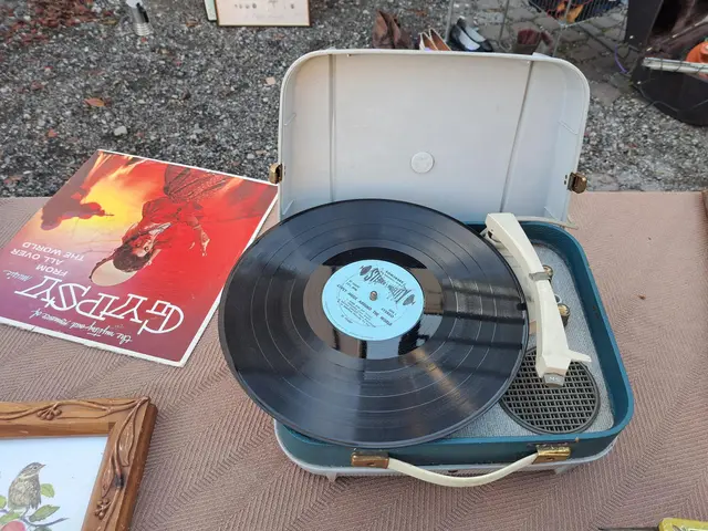 Beim Haller Vintage- und Upcycling-Markt am Marktanger warten am 19. September Retro-Schätze und liebevoll ausgewählte Fundstücke auf ihre neuen Besitzerinnen und Besitzer. | Foto: Stadtmarketing Hall in Tirol