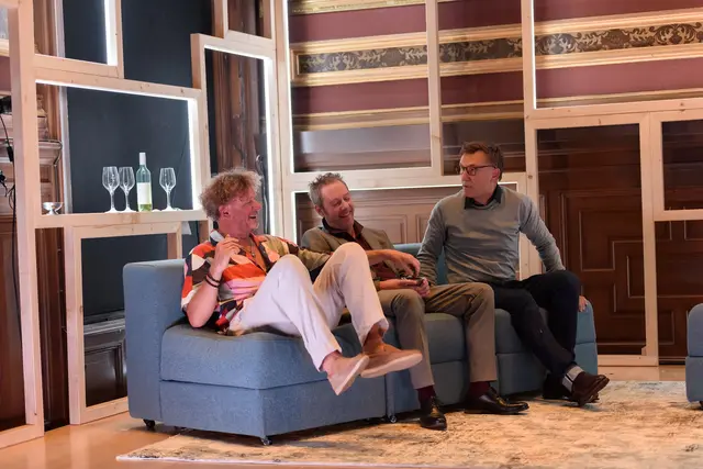 Alexander Julian Meile (Marc), Helmuth Häusler (Serge), Alexander Hetterle (Yvan) streiten über "Kunst". | Foto: Petra Moser