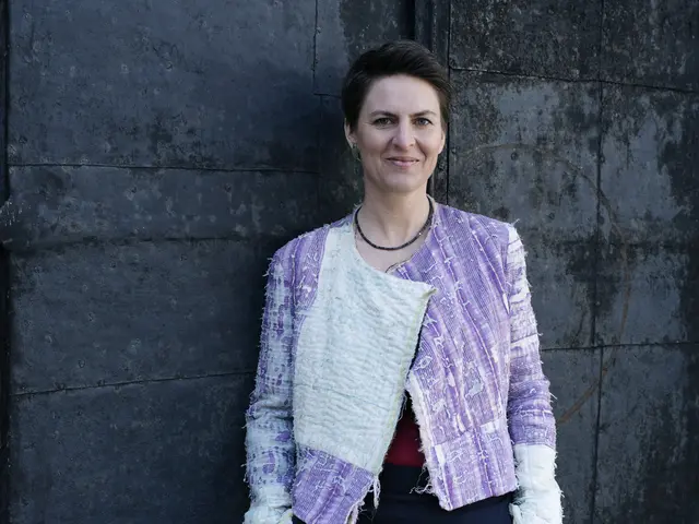 Anna Heringer, die unter anderem mit dem Aga Khan Award for Architecture und dem Bundesverdienstkreuz ausgezeichnet wurde, ist nicht nur Architektin, sondern auch Aktivistin und Mitgründerin der Frauenkooperative Dipdii Textiles. | Foto: Gerald von Foris