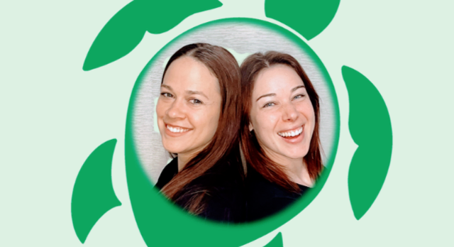 Hannah Lhotta und Flora Resl spielen das Stück "Schilli - Eine Schildkröte geht auf Reisen" in Telfes. | Foto: Veranstalter