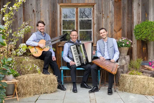 Für die Leukentaler Stubenmusik heißt es am 18. Oktober im Dorfsaal Kirchdorf: „Heit gemma wieder nit hoam!“     | Foto: Irmgard Sinnesbichler
