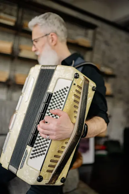 Der Seniorenbund Schloßberg veranstaltet am 14. November einen bunten musikalischen Nachmittag mit verschiedenen Musikerinnen und Musikern. | Foto: pexels/Yan Krukau