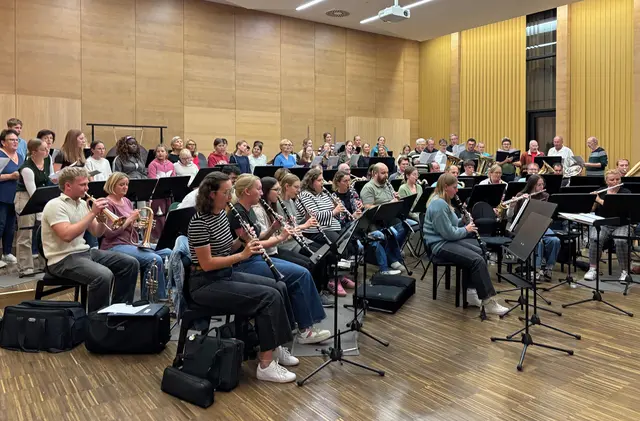 Die Musikkapelle St. Marienkirchen, die Jugendkapelle SubMariens, der Creaktiv International Chor, die Sängerrunde und der Singkreis präsentieren einen vielseitigen Konzertabend. | Foto: MK St. Marienkirchen bei Schärding