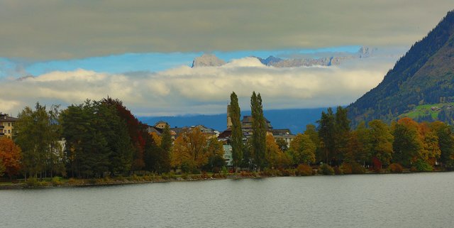 Blick von Süden über Zell am See ins schamhaft versteckte Steinerne Meer.