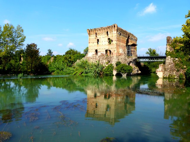   Unterwegs südlich des Gardasees..Ponte Visconte nahe bei Valeggio sul Mincio, am kleinen Mühlenort Borghetto. 