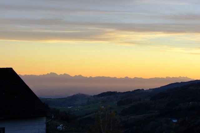 Blick von Hellmonsödt auf die Alpenkette
