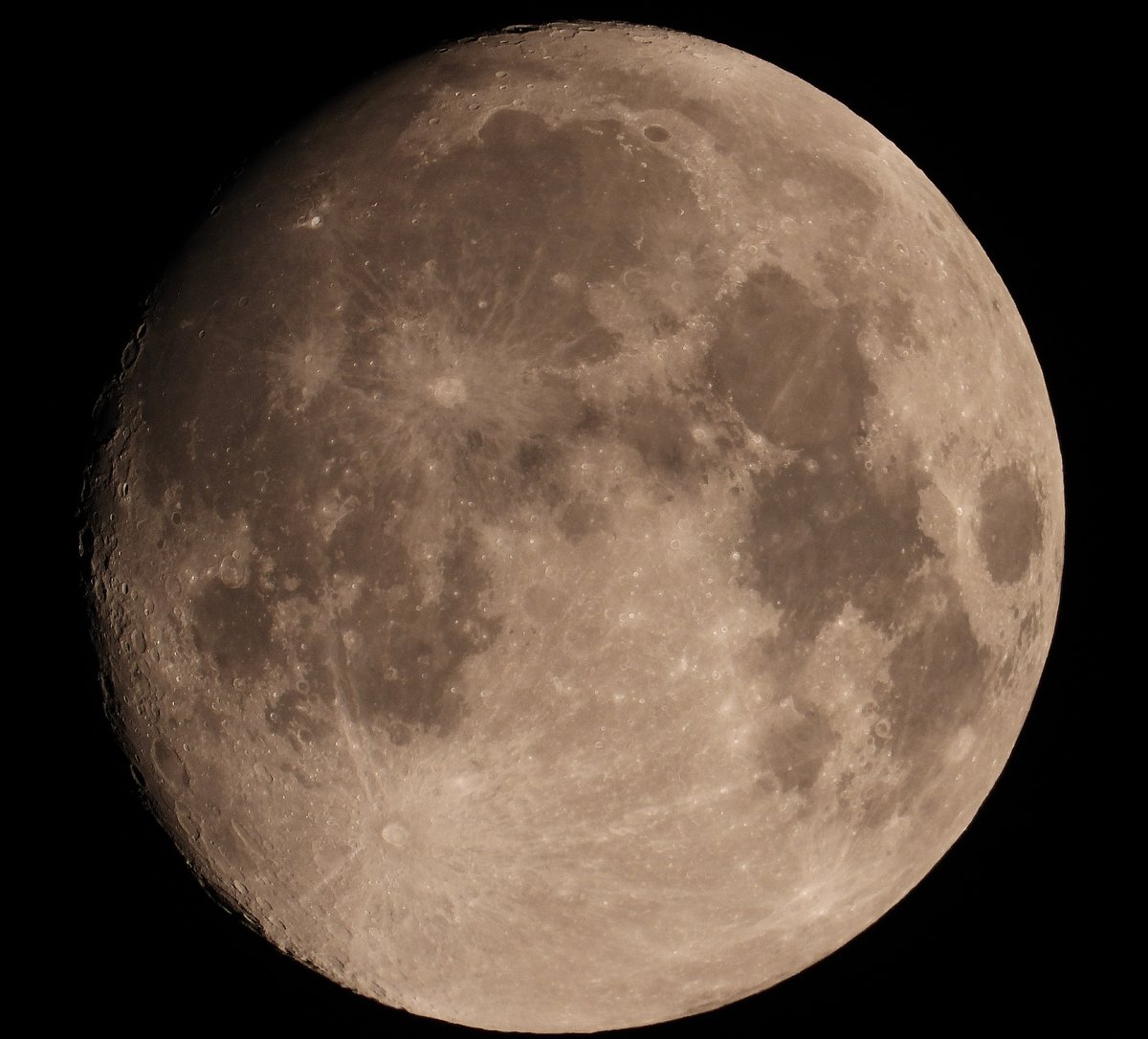 Beinahe Vollmond Am 18 Februar 2019 Um 02 39 Am