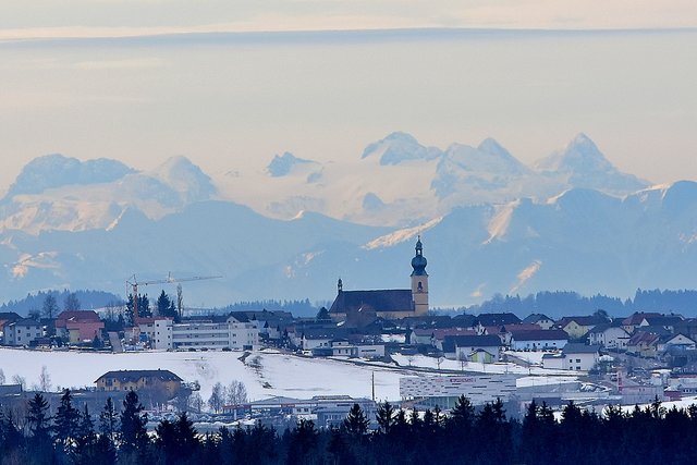 Der Föhn machte es möglich - Blick auf Altenfelden am Sonntag,24.Februar 2019, mit dem Dachsteingebirge im Hintergrund!