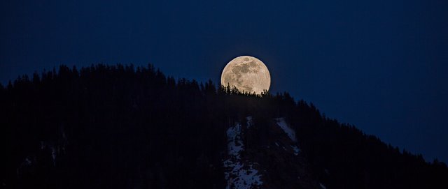 österlicher Vollmond.