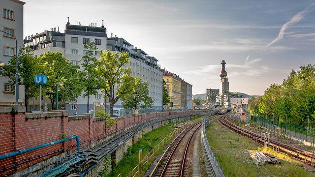Ein bisschen Strandln bei der Friedensbrücke - Spittelauer Lände - am 1. Mai ... 