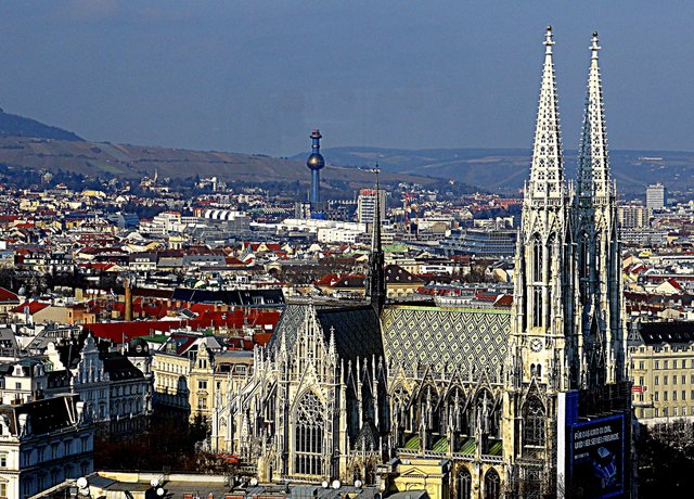 Die Wiener "Votivkirche" gilt als eines der bedeutendsten neogotischen Sakralbauwerke der Welt. © by Gerhard Singer
