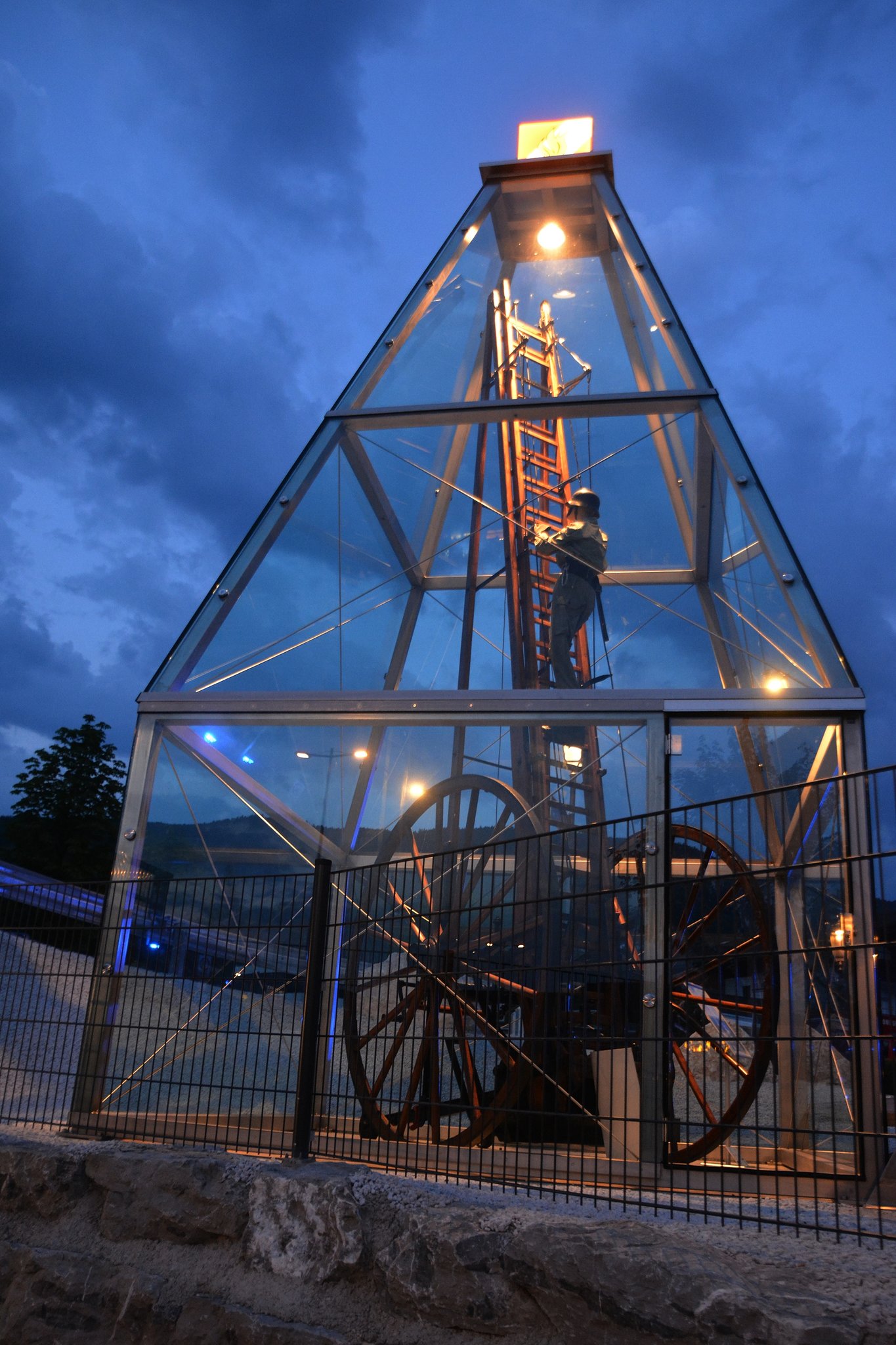 Lobenswert war die Idee diese alte Feuerwehrleiter von Mondsee zu