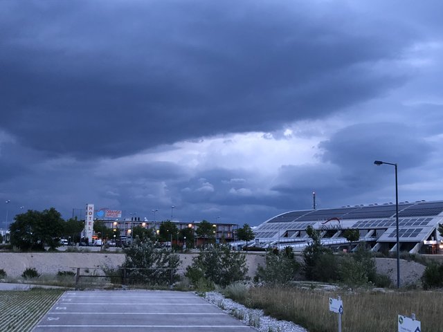 Vor dem großen Donnerwetter: Da bleib ich doch lieber in der Redaktion.