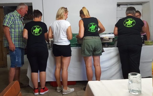 Stärkung am Buffet ;-)))