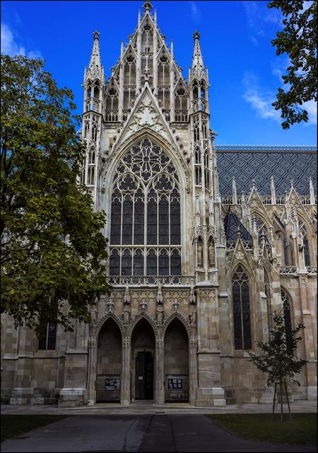 Einer der nicht eingerüsteten Seitenansichten der Votivkirche..  | Foto: ©Sylvia S., Aus meiner Reihe "Meine Stadtspaziergänge - Urlaub in der Heimatstadt"