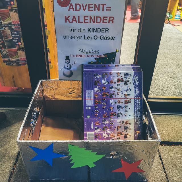 Schenken Sie Kindern einen Adventkalender. Einfach bis 30. November in die Box vor dem Caritas Shop auf der Mariahilfer Straße legen und einem Kind Freude bereiten. Tolle Aktoon!  | Foto: Lreis