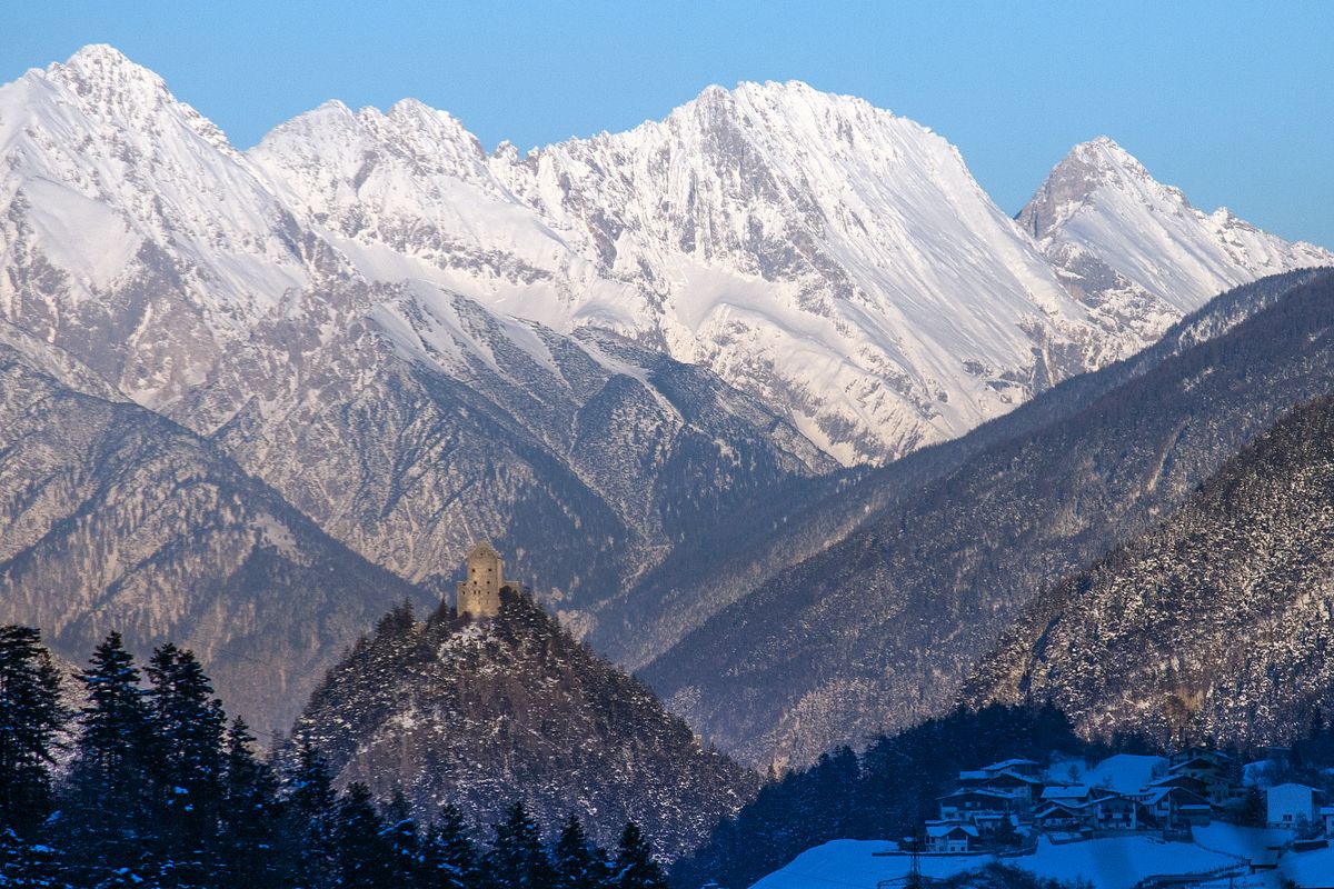 Landecker Talkessel Im Wechselbad Von Sonne Regen Und Schneefall