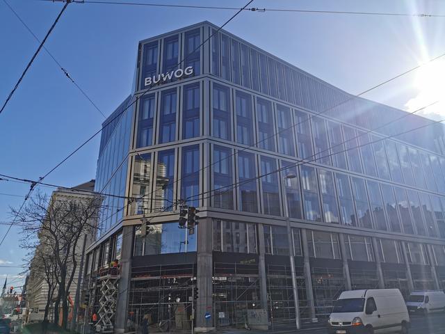 Neue Buwog Filiale. Der sogenannte Glaspalast. Was sagen Sie?  | Foto: lreis