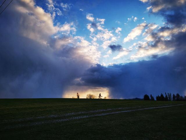Beim heutigen Spaziergang ein Lichtblick im wahrsten Sinne des Wortes in dieser jetzt so schwierigen Zeit! 