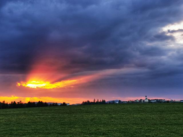 Tolle Abendstimmung in Arnreit! Schaut aus wie ein "Lichtblick"! 