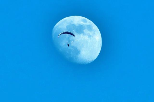 Der Blickwinkel zum Mond von Saalfelden/Bsuch aus hat dieses spektakuläre Bild ergeben.