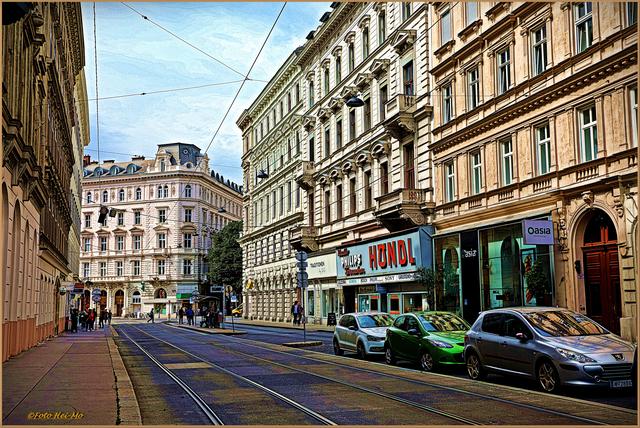 Wir schauen hier zur Kreuzung Berggasse/Porzellangasse