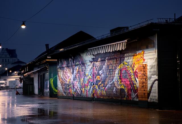 Abends, wenn der Naschmarkt seine Stände schließt.