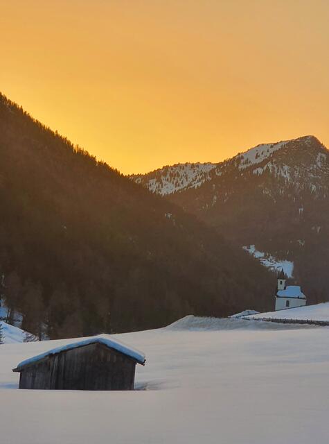 Abendstimmung mit viel Saharastaub in der Luft
