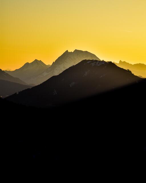 der Grimming erstrahlt in den letzten Strahlen der Sonne 🌅