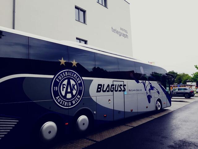 Das Team vom FK Austria Wien machte am Weg zum Match in Hartberg Station im Hotel telegraph in Oberwart. Das Playoff-Halbfinale um die Teilnahme an der Europa Conference League endete mit einem 3:0 für die Veilchen. | Foto: Klaus Glavanics