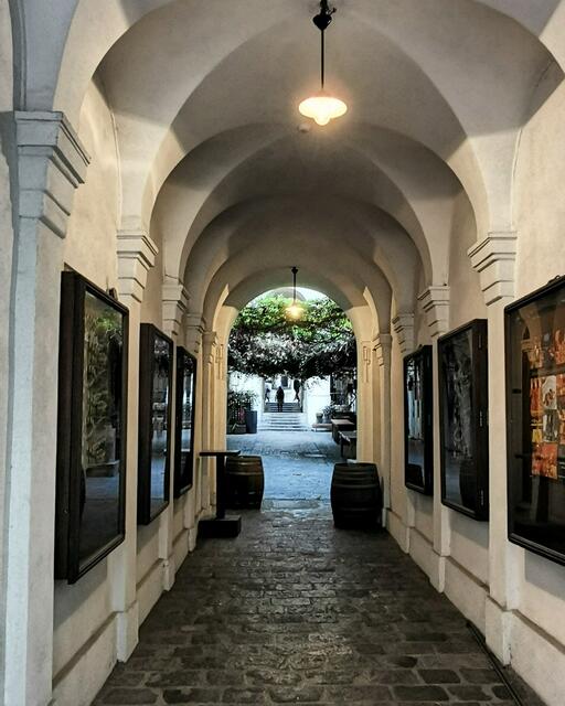 Durchhaus von der Neustiftgasse zur Lerchenfelder Straße 