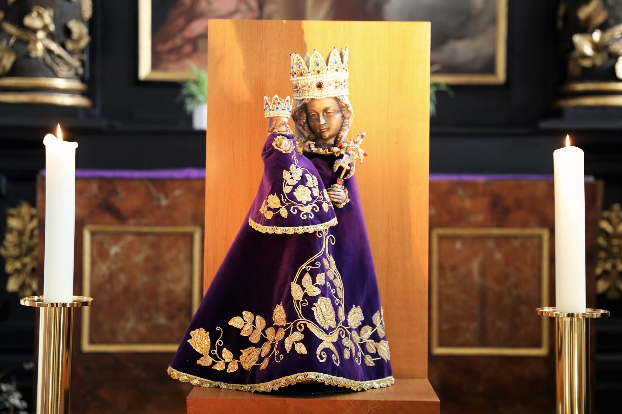 Offizielle Kopie der Schwarzen Madonna von Altötting Offizielle Kopie der Schwarzen Madonna von Altötting