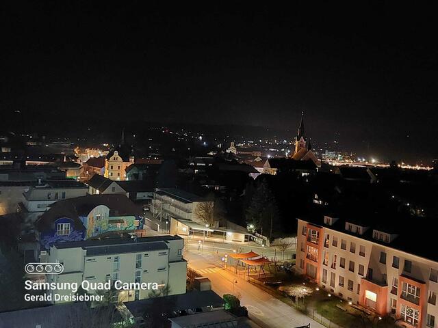 Das Foto wurde aus dem Korb der Drehleiter von den Kameraden der Feuerwehr Gleisdorf auf ca. 28 Meter fotografiert und zeigt Gleisdorf bei Nacht! | Foto: Gerald Dreisiebner