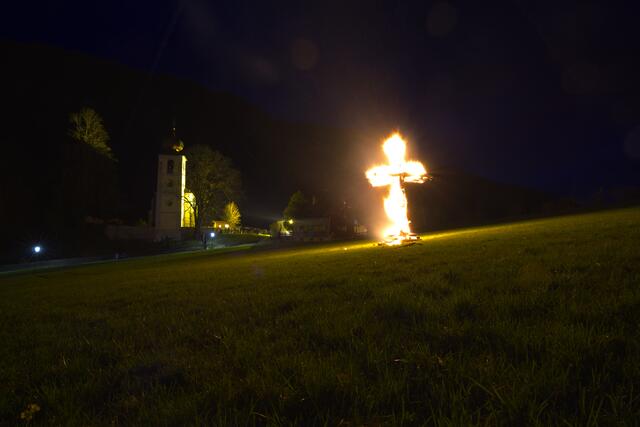 Erstes Osterfeuer in Schwarzau im Gebirge nach Corona | Foto: Herbert Stockhammer