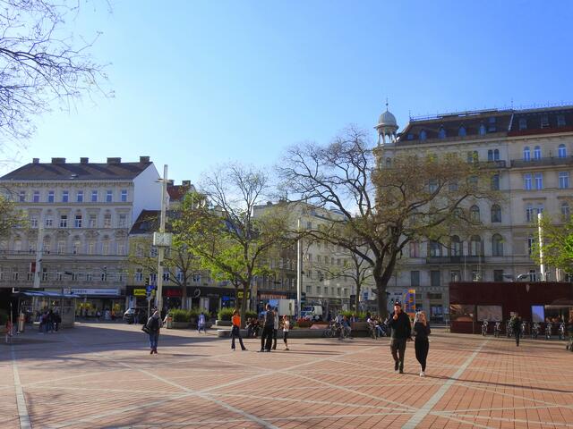 ein Blick auf den Wallensteinplatz ...